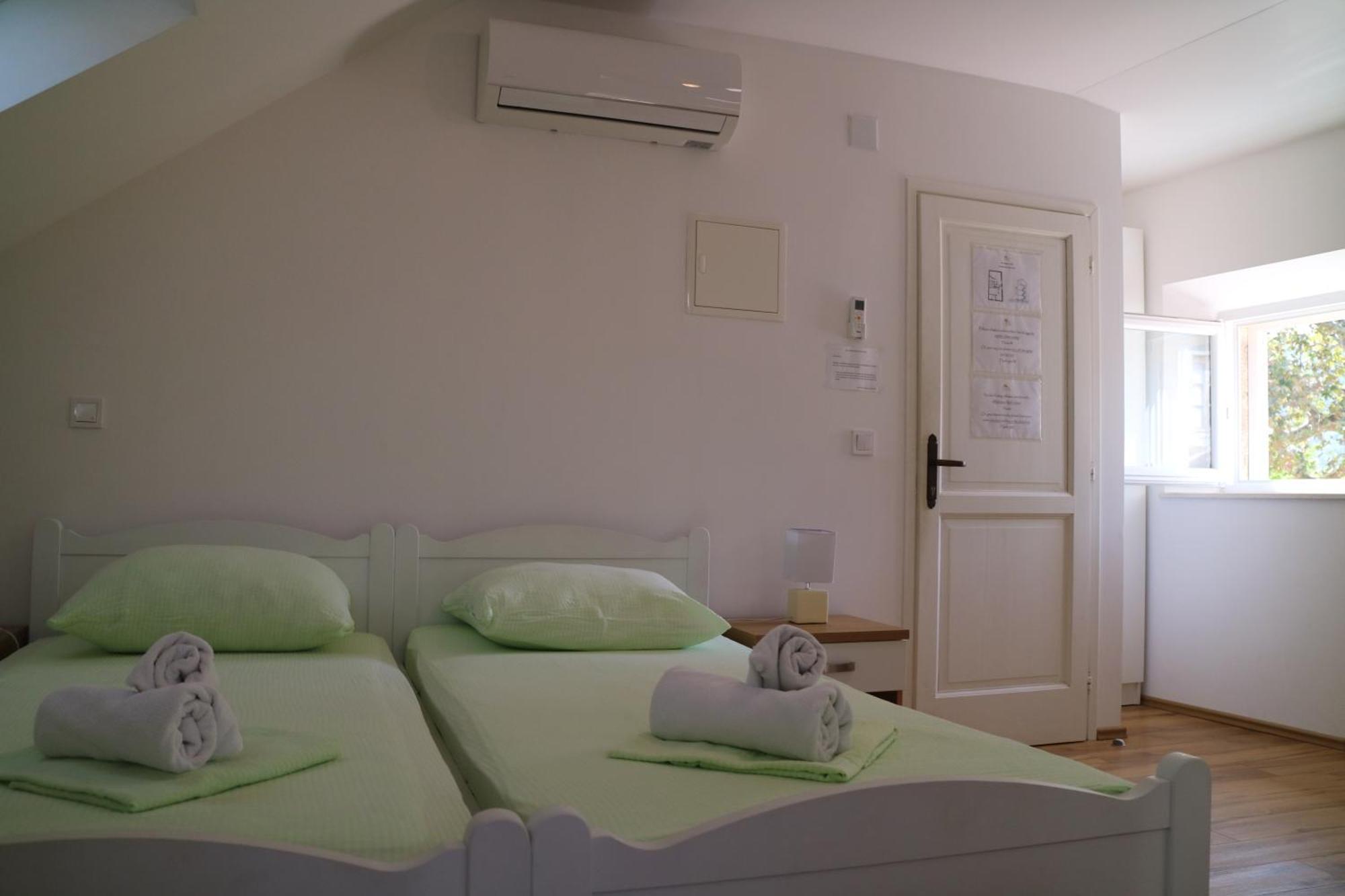 Studio Apartments & Rooms Lela, Sipan Island シパンスカ・ルカ エクステリア 写真