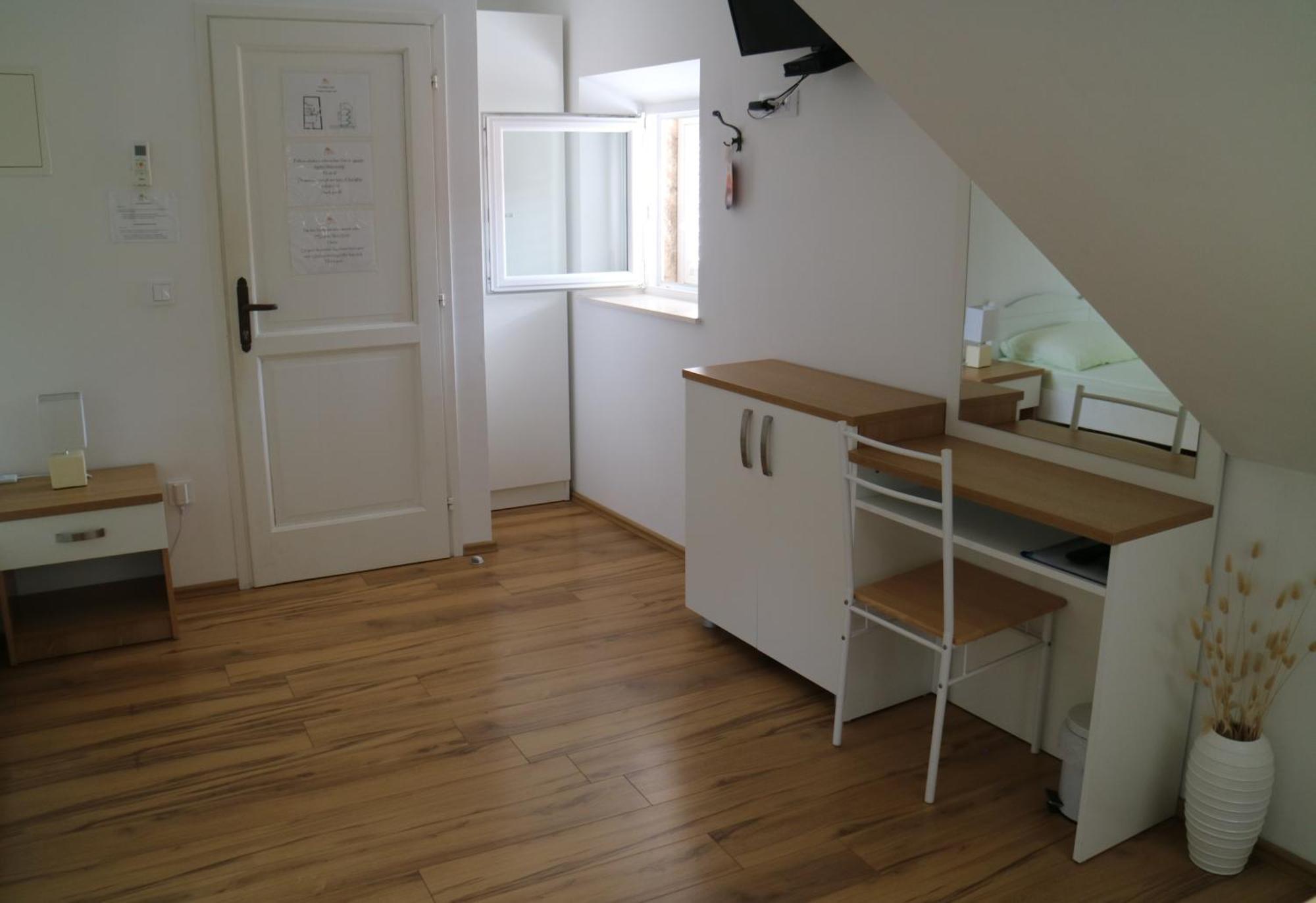 Studio Apartments & Rooms Lela, Sipan Island シパンスカ・ルカ 部屋 写真