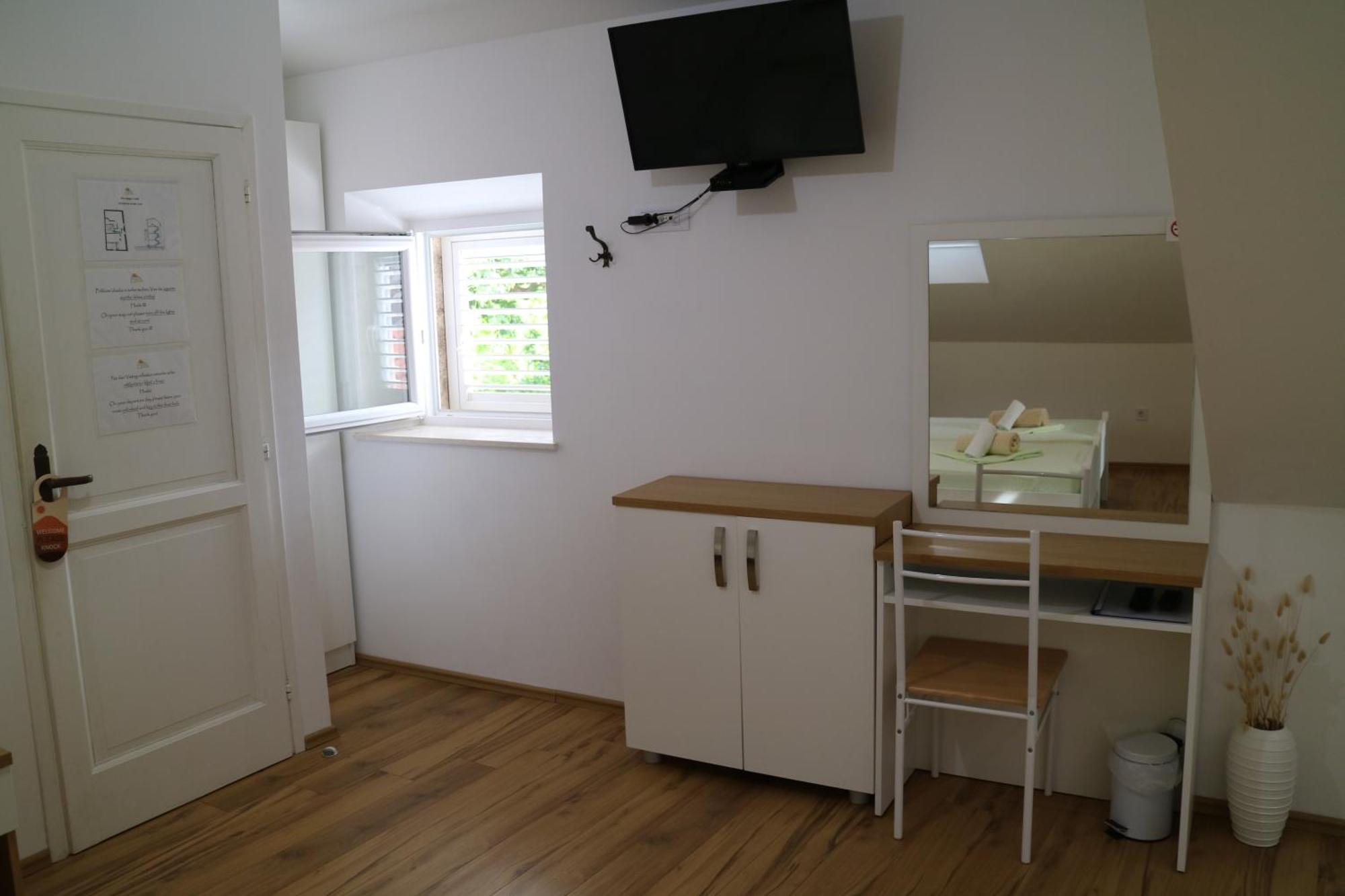 Studio Apartments & Rooms Lela, Sipan Island シパンスカ・ルカ 部屋 写真