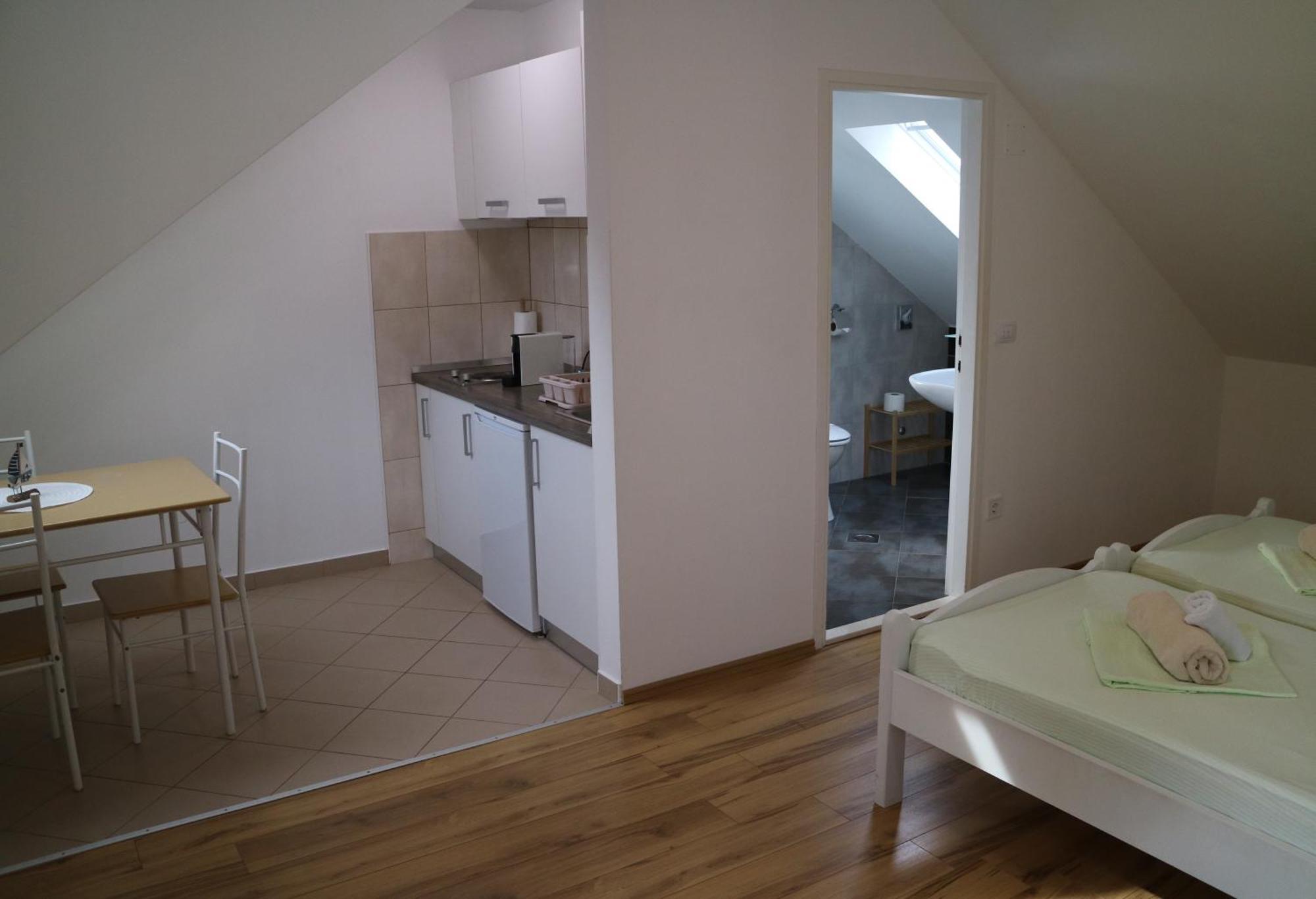 Studio Apartments & Rooms Lela, Sipan Island シパンスカ・ルカ 部屋 写真