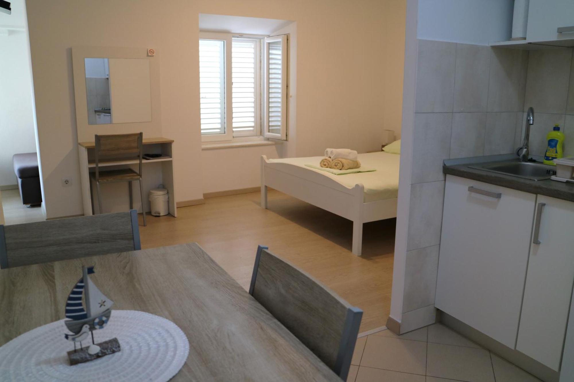 Studio Apartments & Rooms Lela, Sipan Island シパンスカ・ルカ 部屋 写真